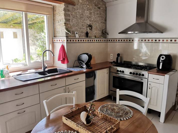 Maison en pierres avec jardin, 7 km des plages, 6 pers, 3 chambres - Le Bernard in Le Bernard, Vendée