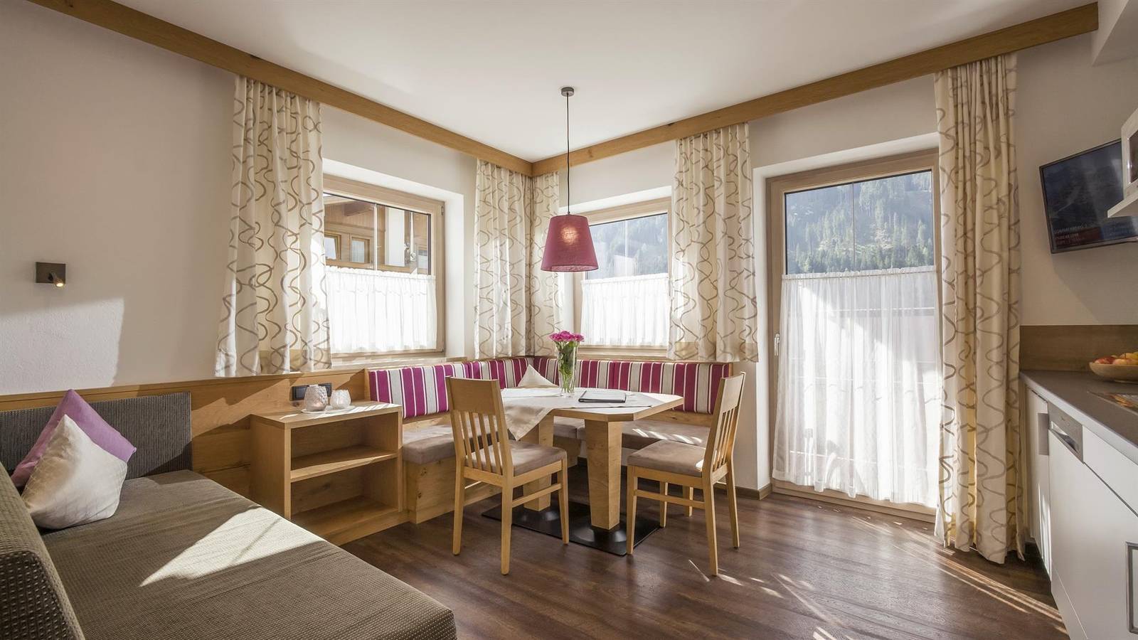 Ganze Ferienwohnung, App. Olperer, 1 Schlafzimmer, mit Balkon in Tuxer Alpen, Hintertux