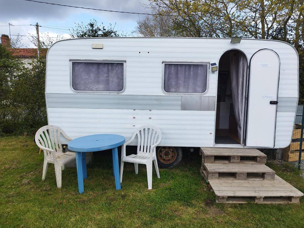 Caravane cocooning in Saint-Martin-des-Noyers, Vallée de la Loire