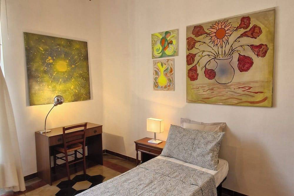 Apartamento entero, Appartament 120m2, 3 Rooms Historic Center next to Genoa Square park easy in Alessandria, Alessandria (Municipio)