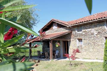 Gîte pour 9 personnes, avec jardin et terrasse à Caumont (Gers)