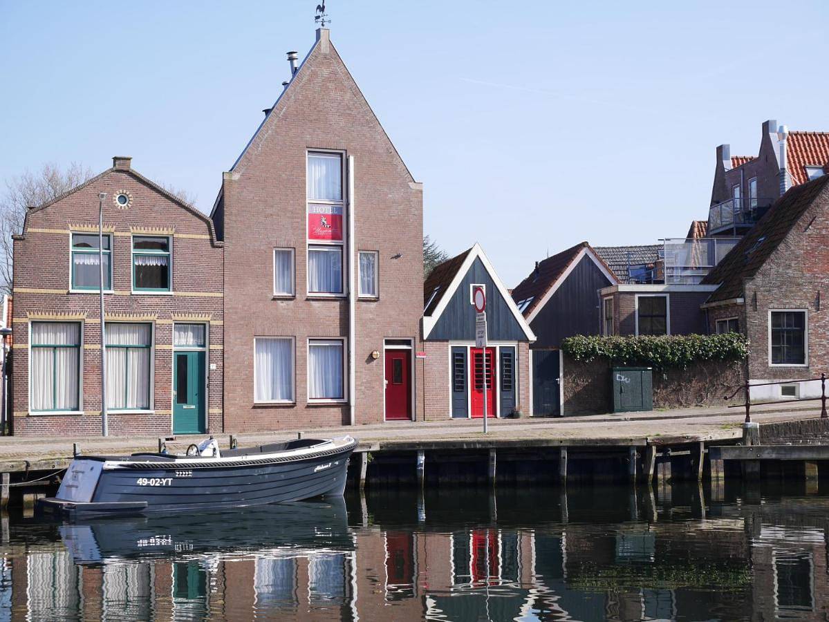 Hotel de Magneet in Hoorn, Markermeer