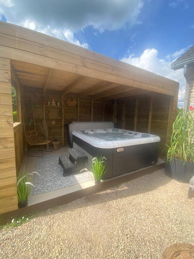 Location de vacances pour 4 personnes, avec piscine ainsi que jacuzzi et jardin à Jalhay - 3