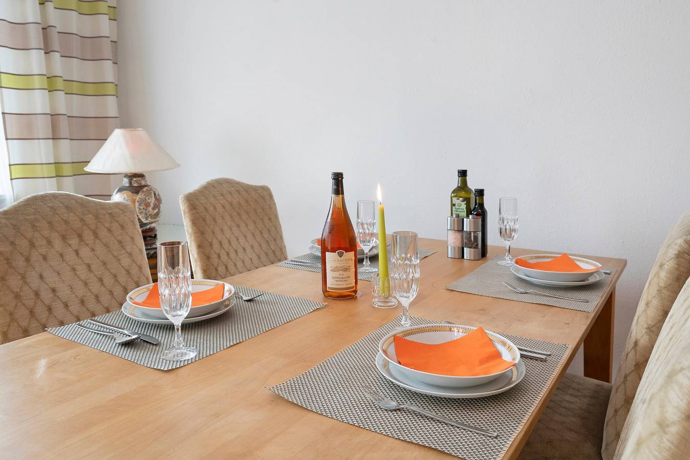 Ganze Wohnung, Moderne Ferienwohnung 'Ahorn' mit Terrasse, Garten und Wlan in Altstadtnähe in Ettlingen, Rheinebene