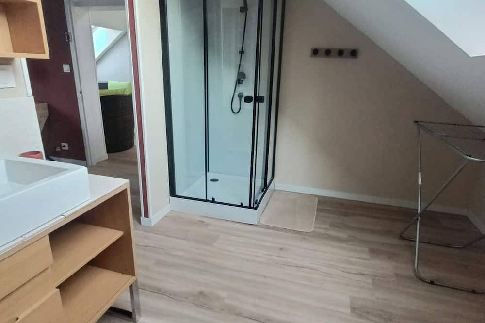 Apartamento entero, Room in 2-person apartment in Écommoy, Sarthe