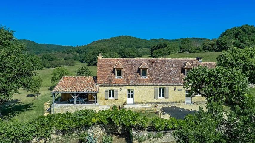 Location de vacances pour 9 personnes, avec Terrasse et Jardin ainsi que Piscine et Vue