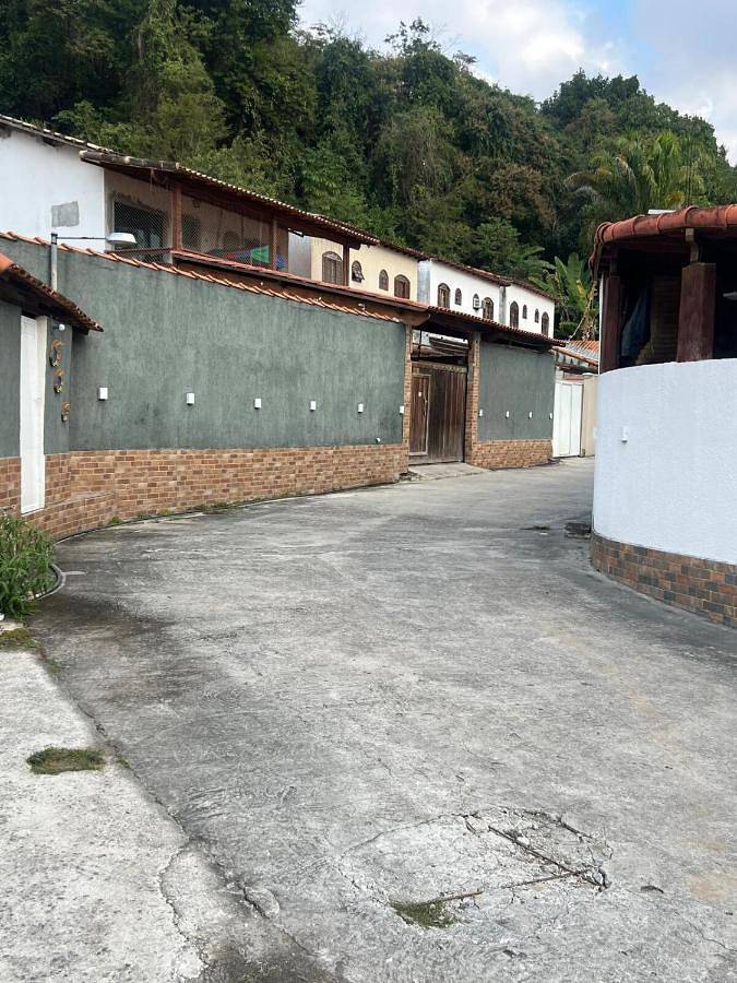 Casas e apartamentos de temporada para 30 pessoas, com balcão e piscina em Magé