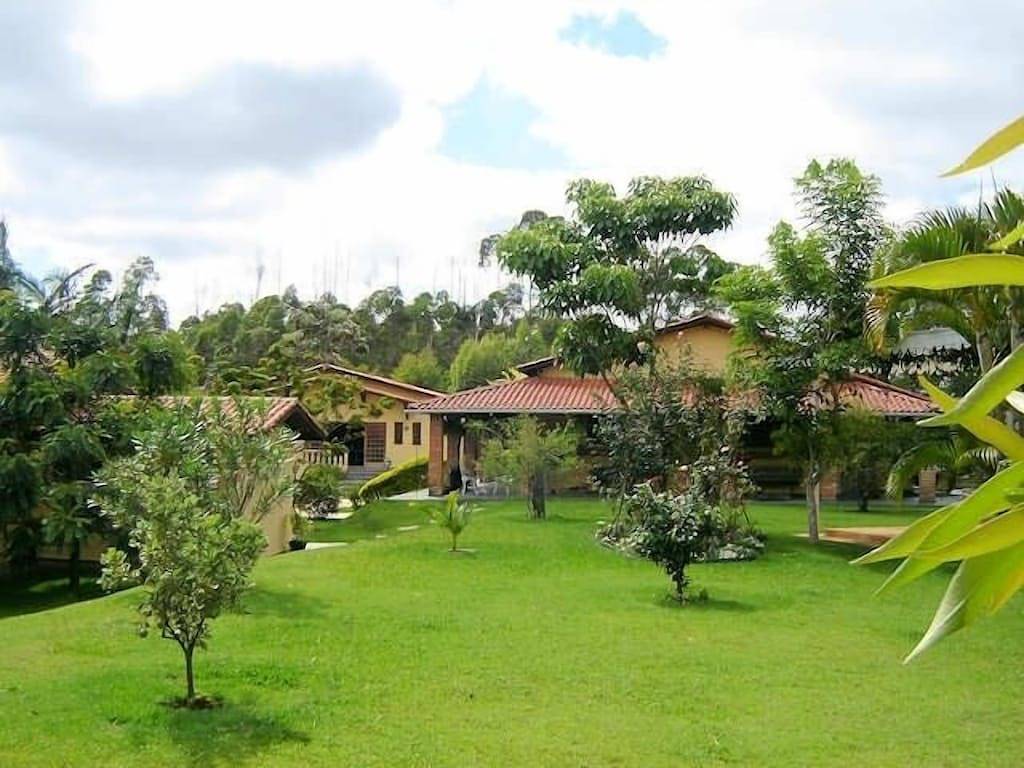 Bauernhof in Wohnanlage, Poliesp Court, beheiztem Pool und mit Blick auf Grünfläche in Mairinque, São Paulo (Bundesstaat)