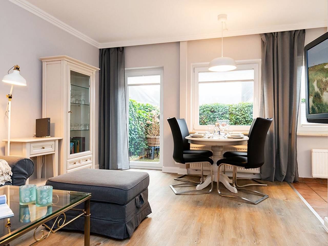 Ganze Ferienwohnung, Austernperle - 3-Zimmer-Ferienwohnung im Eg für max. 3 Personen mit Terrasse & Strandkorb. in Wenningstedt, Sylt