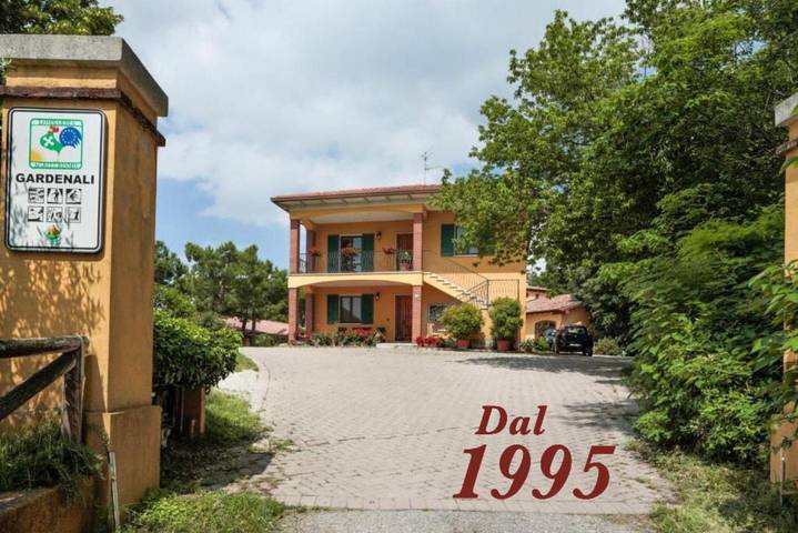 Appartamento per 5 persone, con piscina e panorama nonché giardino, con animali domestici in Volta Mantovana