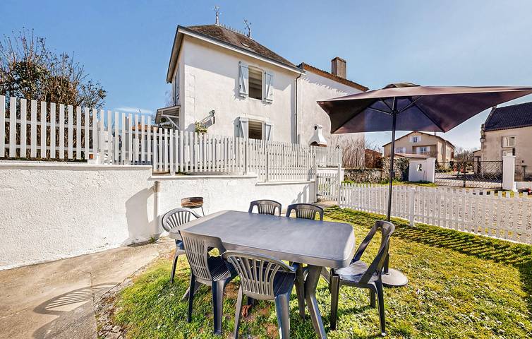 Location de vacances pour 6 personnes, avec jardin et terrasse à Oradour-Fanais - 2