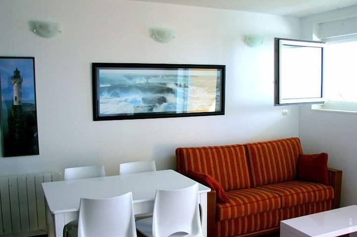 Apartamento entero, Estudio totalmente equipado con balcón, vista al mar, al puerto deportivo y a la ciudad. in Saint-Valery-en-Caux, Región de Dieppe