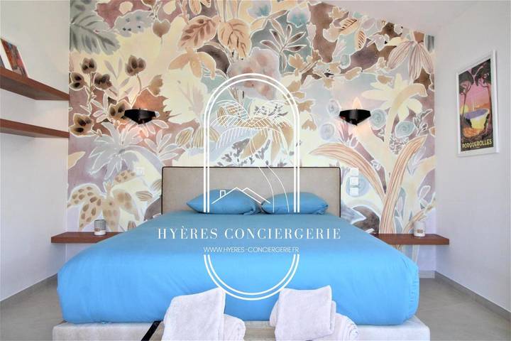 Location de vacances pour 10 personnes, avec jardin ainsi que piscine et vue dans Plage de la Madrague (Giens) - 2