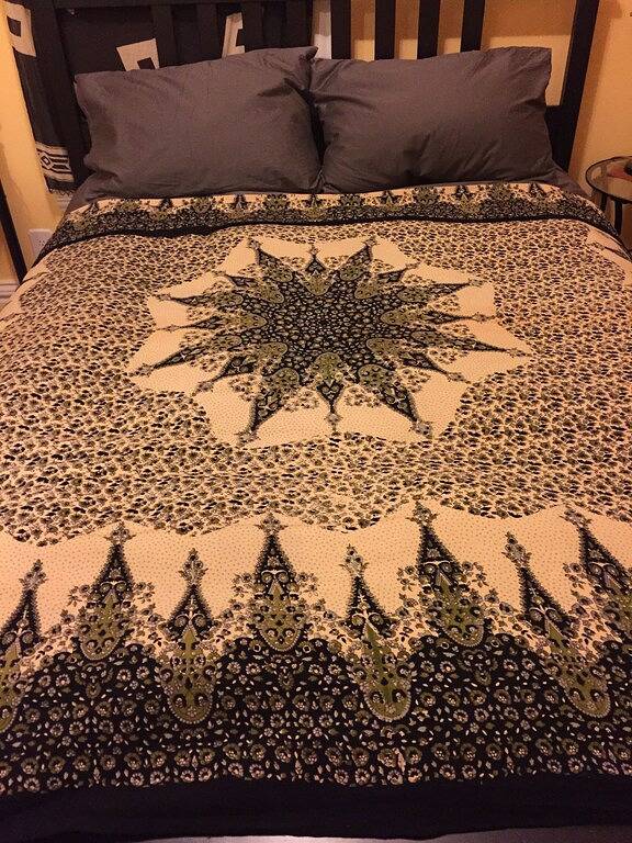 Private room in shared home with full kitchen, living room, and yoga space. in Minneapolis, Twin Cities