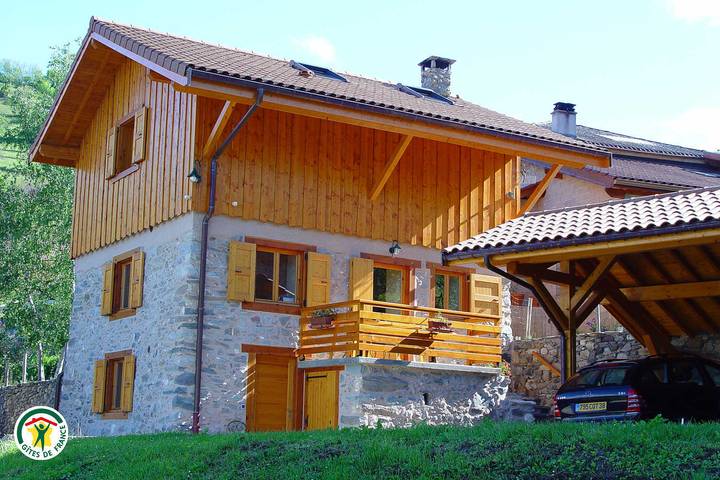 Gîte pour 6 personnes, avec Terrasse ainsi que Jardin et Vue