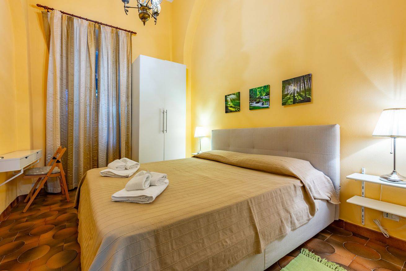 Appartamento intero, Yellow Apartment near the Train Station W/ Balcony in La Spezia (Città), La Spezia