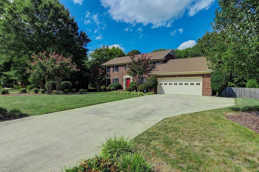 Relaxing Getaway w/ Salt Pool,Hottub,Fire Pit, Foosball. Private Luxury / Hpu in High Point, Guilford County