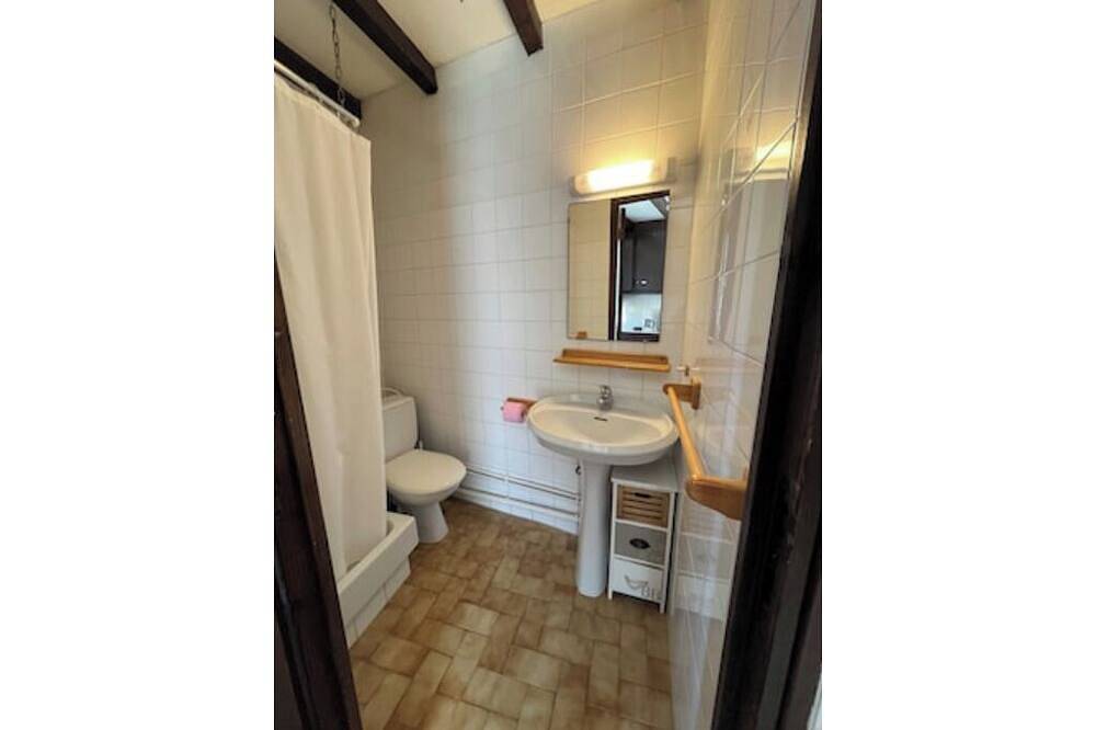 Cottage in a residential complex with a pool on the shores of Lake Saint-Ferréol in Revel, Lauragais