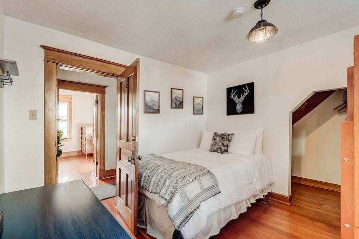 Vacation rental for 23 people, with balcony in Banff (CA)