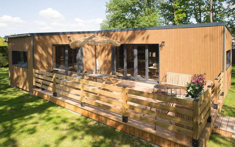 Location de vacances pour 3 personnes, avec jardin ainsi que vue et piscine à Montlouis-sur-Loire