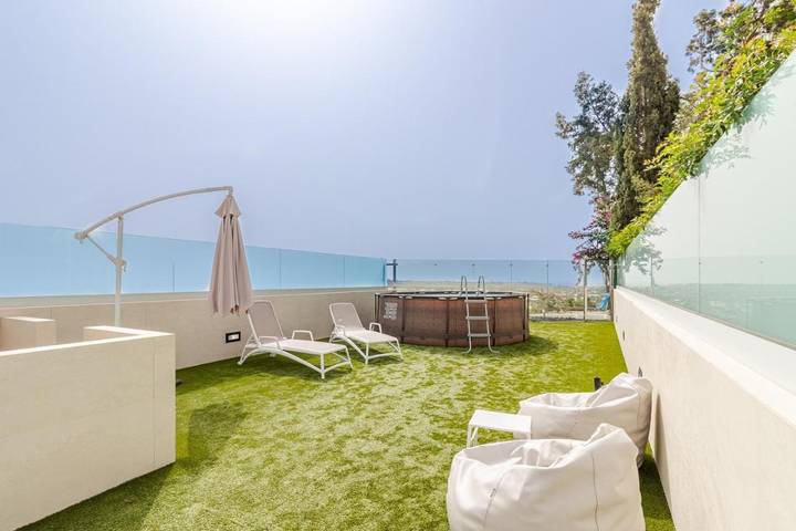Bungalow para 4 personas, con jardín además de piscina y terraza en Sonnenland