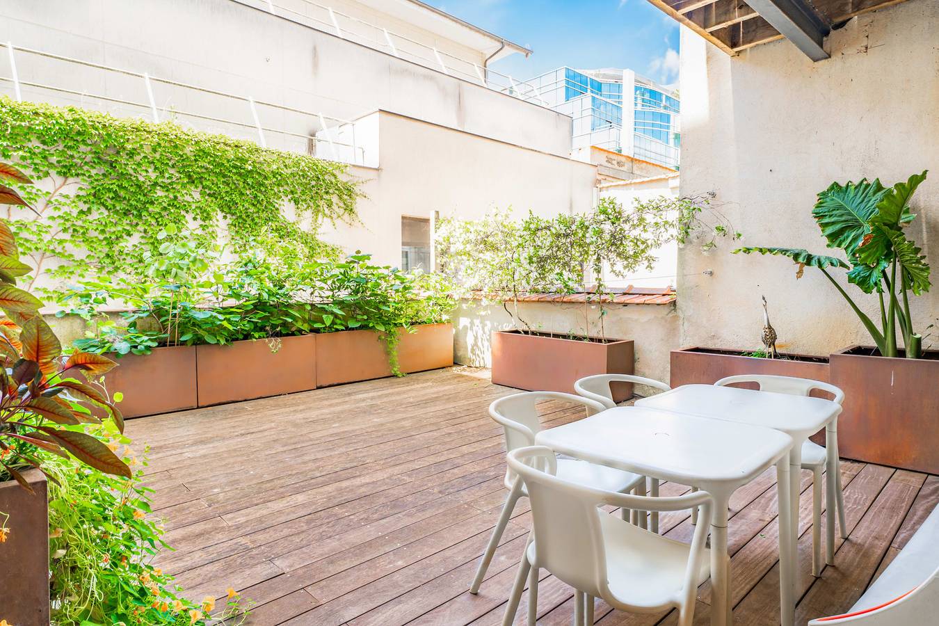Entire apartment, Superb flat with 2 bedrooms and a huge terrace in Bordeaux, Bordeaux region