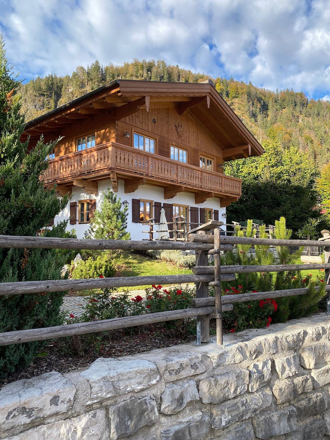 Chalet unter weissblauem Himmel - Exclusives Ferienhaus für bis zu 8 Pers., Wellnesbereich, Terrasse, Garten, Carport in Reit im Winkl, Bayerische Alpen