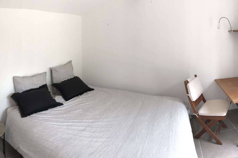 Petite villa indépendante climatisée avec piscine privative (entre Nice  Grasse) in Roquefort-les-Pins, Côte méditerranéenne (France)