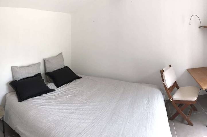 Location de vacances pour 2 personnes, avec jardin et terrasse, animaux acceptés à Roquefort-les-Pins - 2