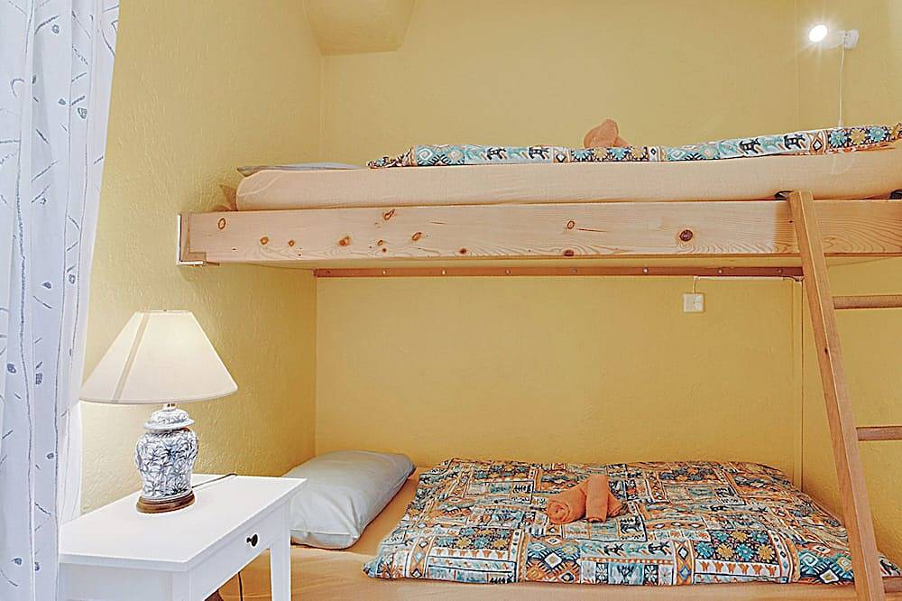Ganze Wohnung, Casa Viola garden, Losone, Switzerland in Losone, Tessiner Alpen