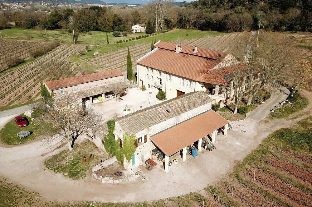 Ganze Wohnung, Gîte Vert D'olive. Gîte de Charme au Milieu des Vignes in Les Arcs (Var), Draguignan Region