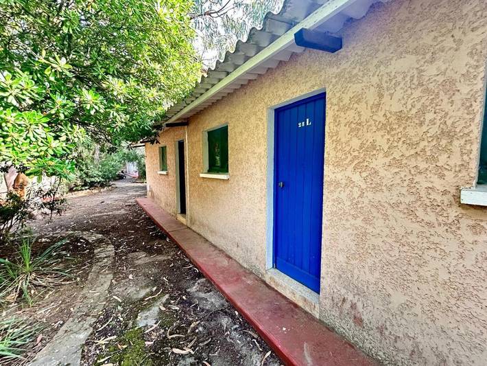 Camping pour 4 personnes, avec Terrasse ainsi que Jardin et Vue à Giens - 3