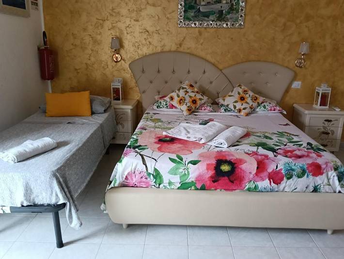 Maison d’hôte pour 3 personnes, avec terrasse, adapté aux familles à Tropea - 2