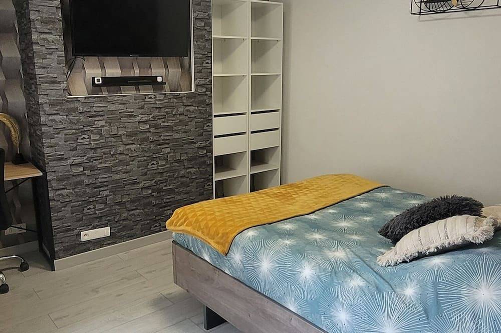 Entire apartment, Aiscal - Appart Hotel 70m2 for 6 people - Arrival 24/24h digicode access in Calais, Calais region