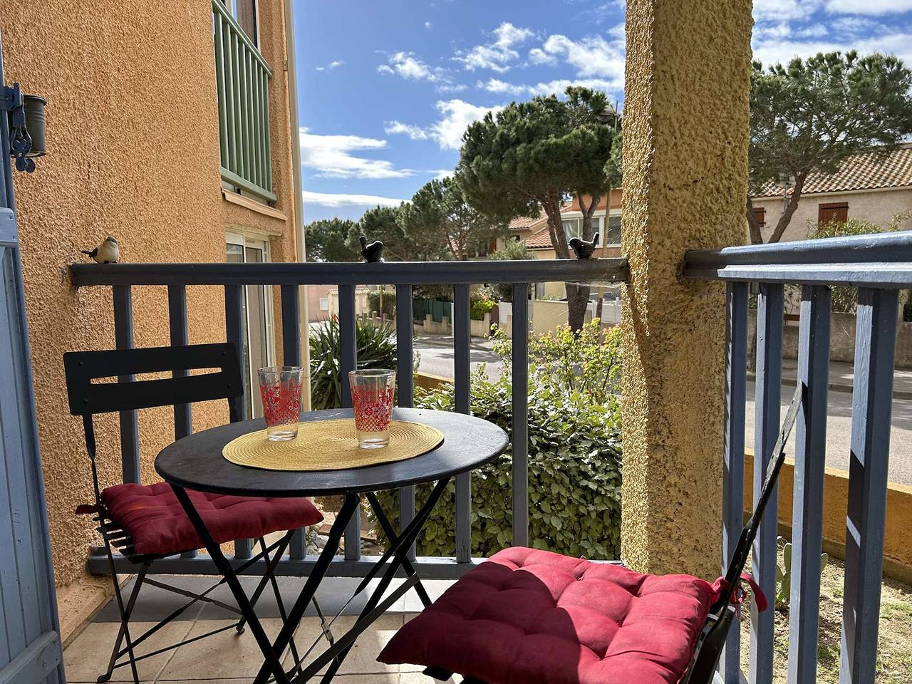 Ganze Wohnung, 2-Zimmer-Wohnung mit Balkon & Parkplatz - 800m Strand, Haustiere erlaubt in Saint Pierre la Mer, Fleury