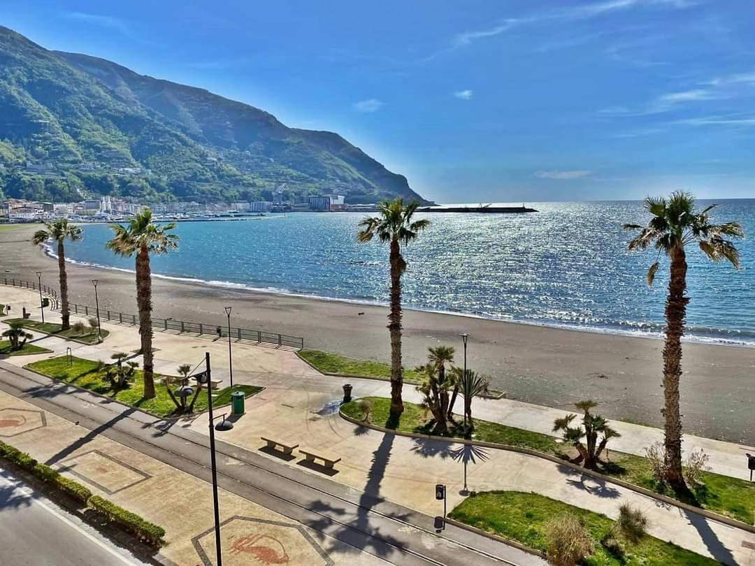 Ganze Wohnung, Apartment with Balcony in Castellammare di Stabia, Sorrento Coast