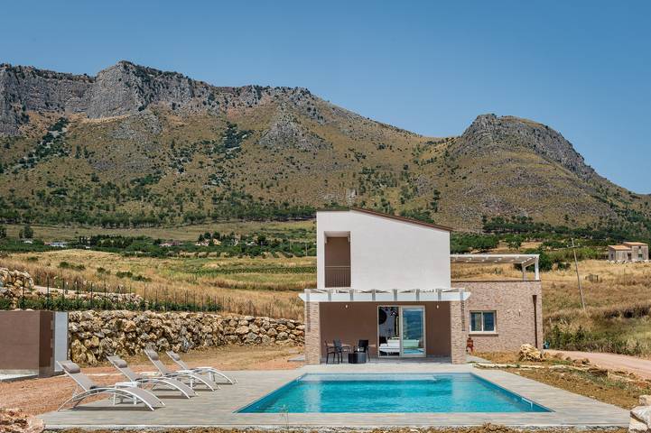 Location de vacances pour 8 personnes, avec Jacuzzi ainsi que Terrasse et Jardin à Castellammare del Golfo