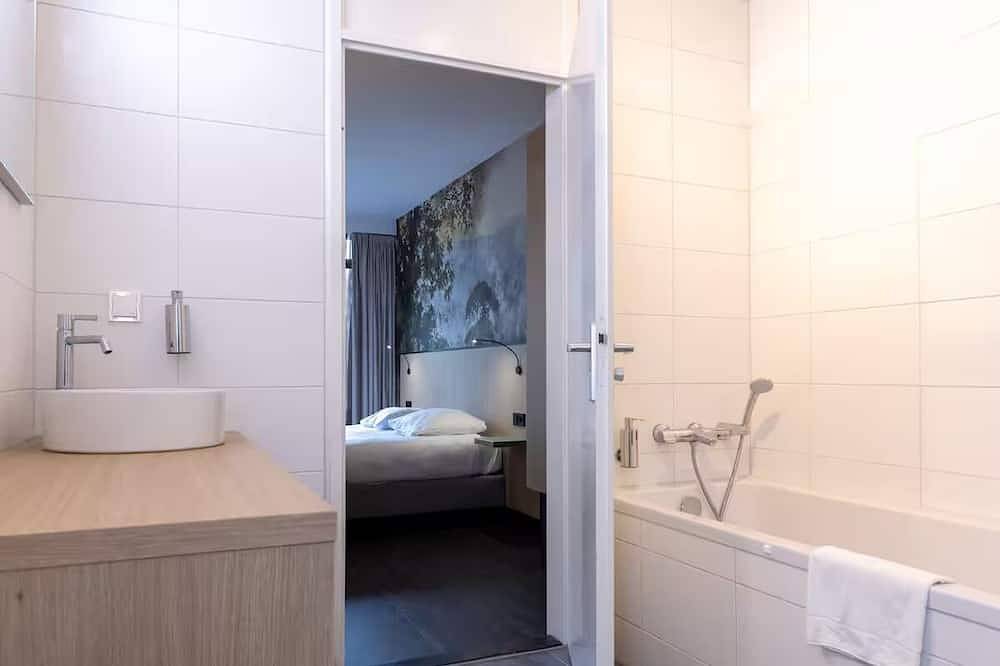 Indoor Pool & Game Room Getaway with Direct Access to Nature and Parking in Winterswijk, Achterhoek