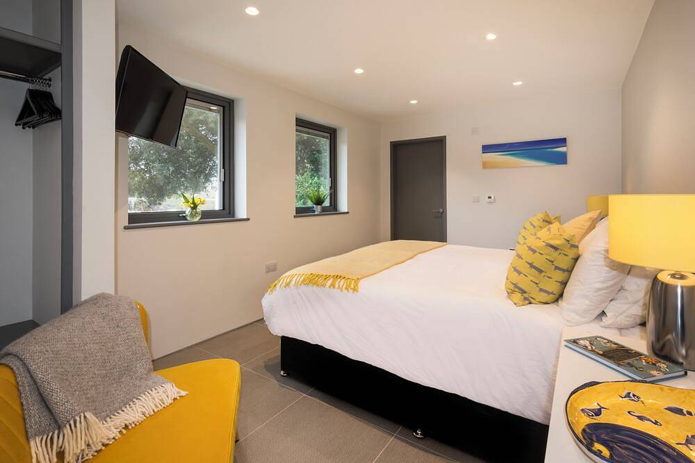 Entire apartment, The Mount,  2 ensuite double rooms by The Royal William Yard in Plymouth, England