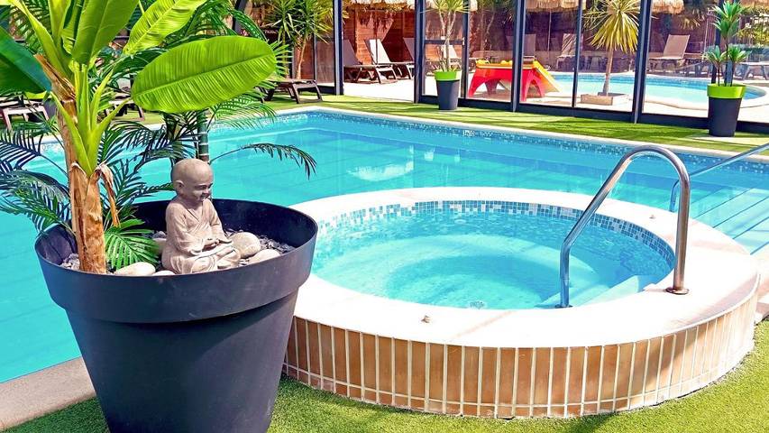 Location de vacances pour 4 personnes, avec piscine et bassin pour enfant ainsi que jacuzzi et jardin dans Plage du Moulin - 2
