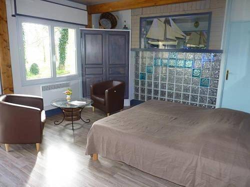 Gîte pour 2 personnes, avec Jacuzzi ainsi que Terrasse et Jardin à Tréméoc - 2