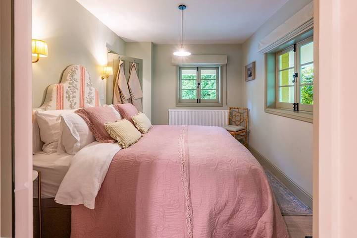 Beautifully Renovated Edwardian Gatehouse in Private Historic Country Estate in Langham (Colchester), Colchester