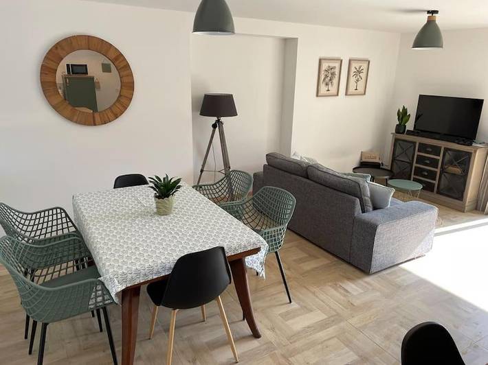Gîte pour 6 personnes, avec jardin à Émondeville