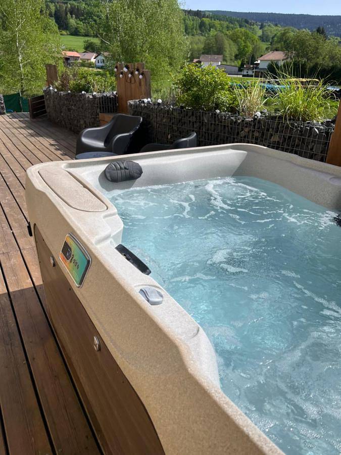 Location de vacances pour 8 personnes, avec Jacuzzi ainsi que Terrasse et Vue à Anould - 2