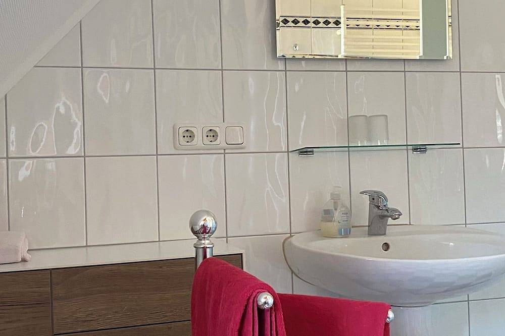 Ganze Wohnung, Gemütliche Ferienwohnung in Maisonnett in Büsumer Deichhausen, Dithmarschen