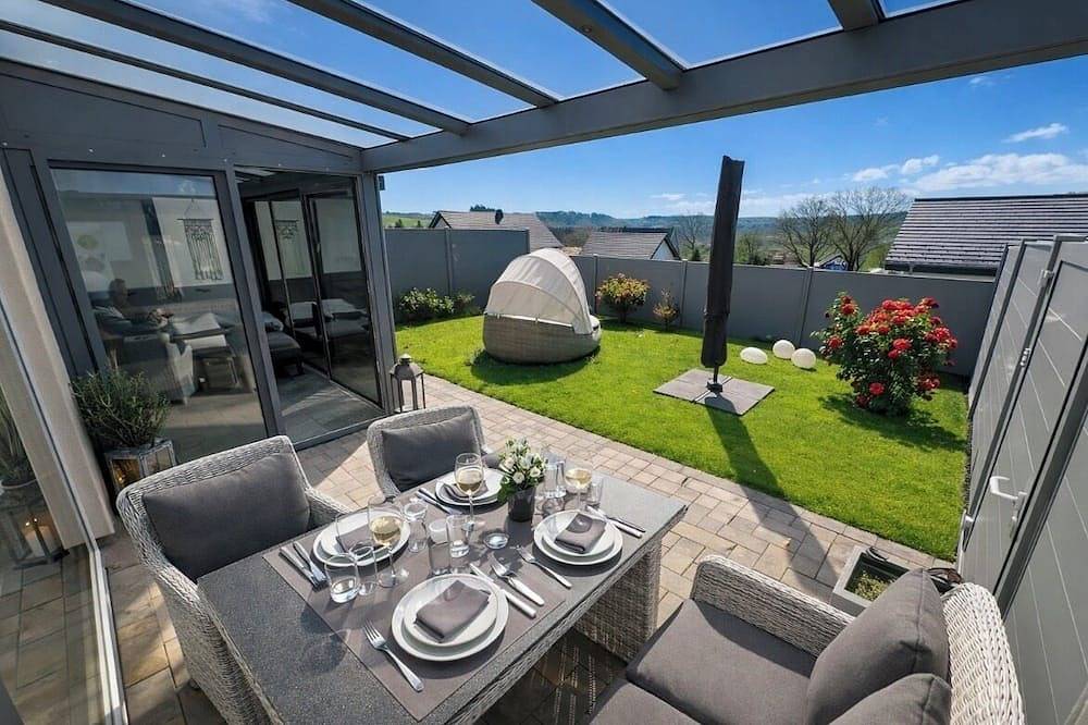 Ganze Wohnung, Garten/Whirlpool/Kombisauna große Küche, Regendusche.\nsehr modern in Habscheid, Eifelkreis Bitburg-Prüm