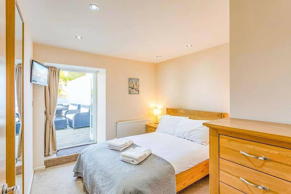 Anzac is a spacious four-bedroom holiday home in Brixham in Brixham, Torbay