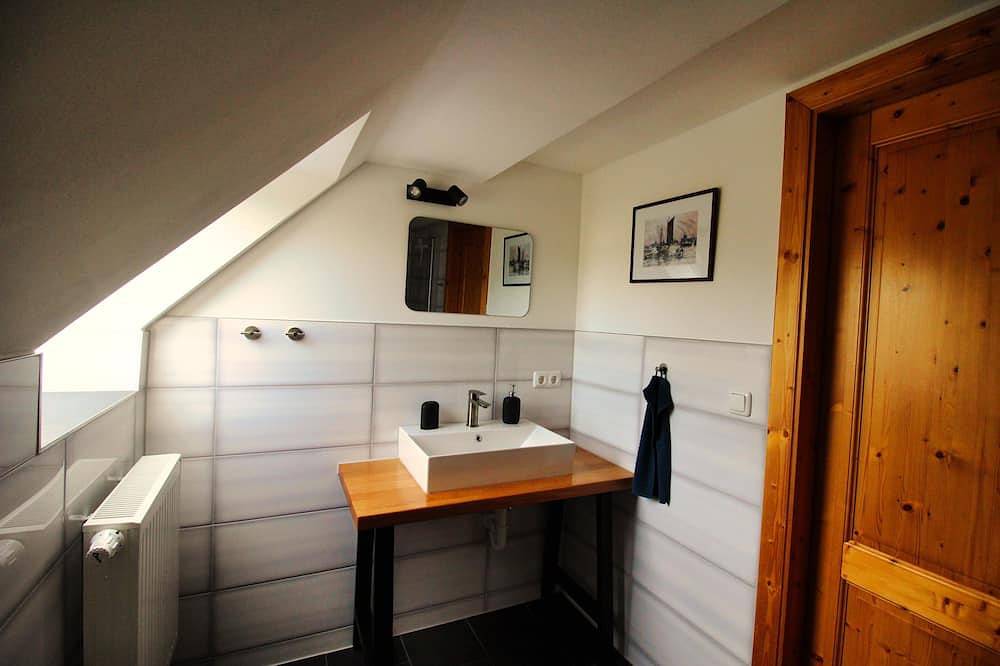 Ganze Wohnung, Große Giebelwohnung im Ferienhaus Makrele von 1877 in Sundhagen, Stralsund Umland