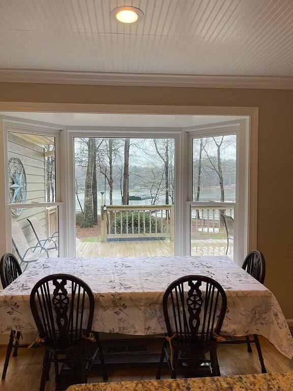 Haus am Wasser! Tierfreundlich, kinderfreundlich im Hinterhof eingezäunt! in Lake Oconee