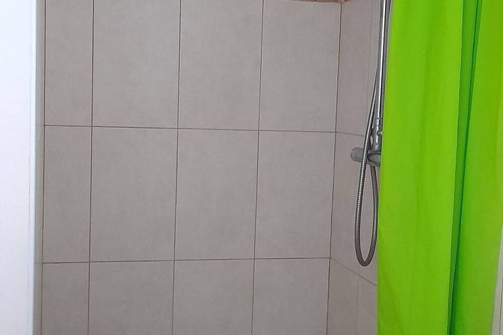 Gîte pour 3 personnes, avec piscine et jardin à Montescot